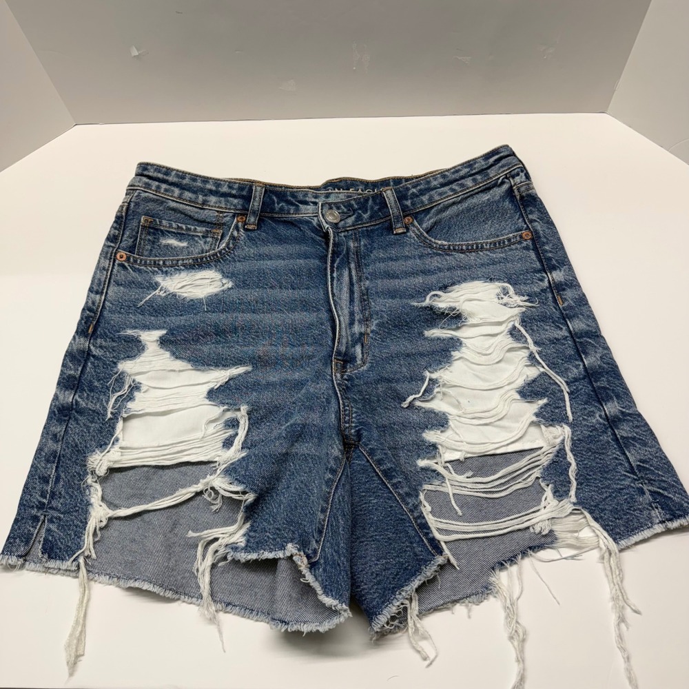 American Eagle Distressed High Waisted Denim Shorts Medium Wash Frayed Hem